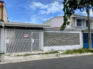 Single Story Home for Sale in La Roma, Pavas: House For Sale in Pavas